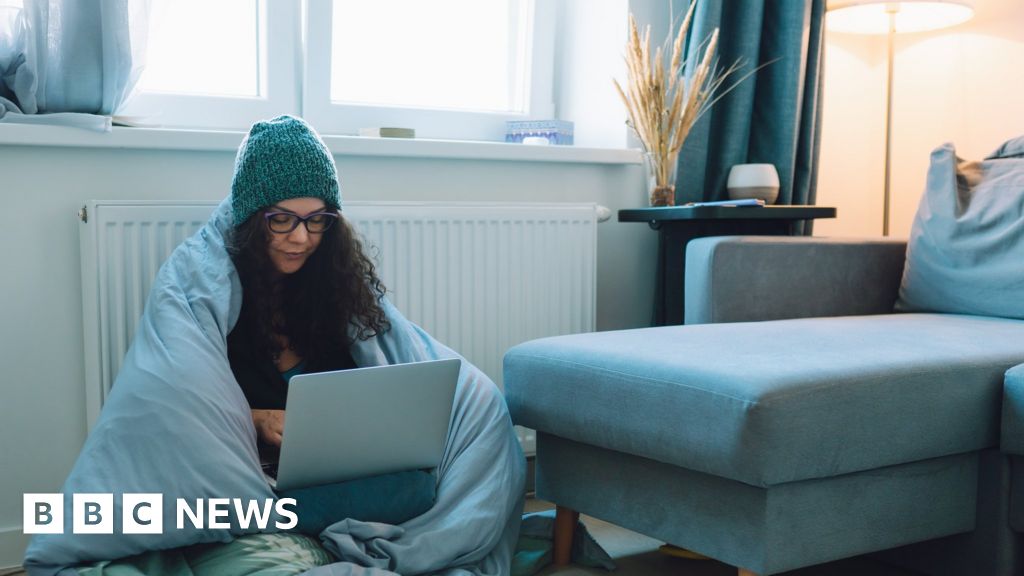 Energy bills predicted to fall in April to £1,660 - BBC News