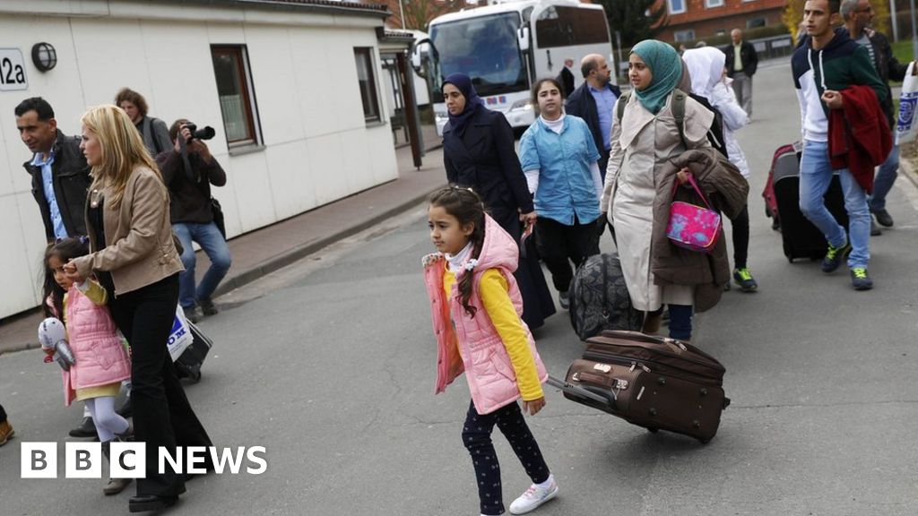 Migrant Crisis: Germany Sees Huge Fall In Asylum Claims - BBC News