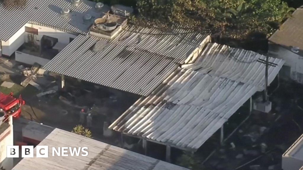 Flamengo fire: Deadly blaze at football training centre in Rio - BBC News