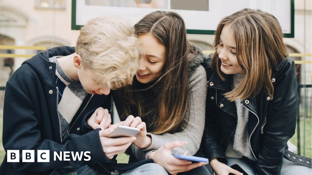 EU investigates Instagram over handling of children's data - BBC News