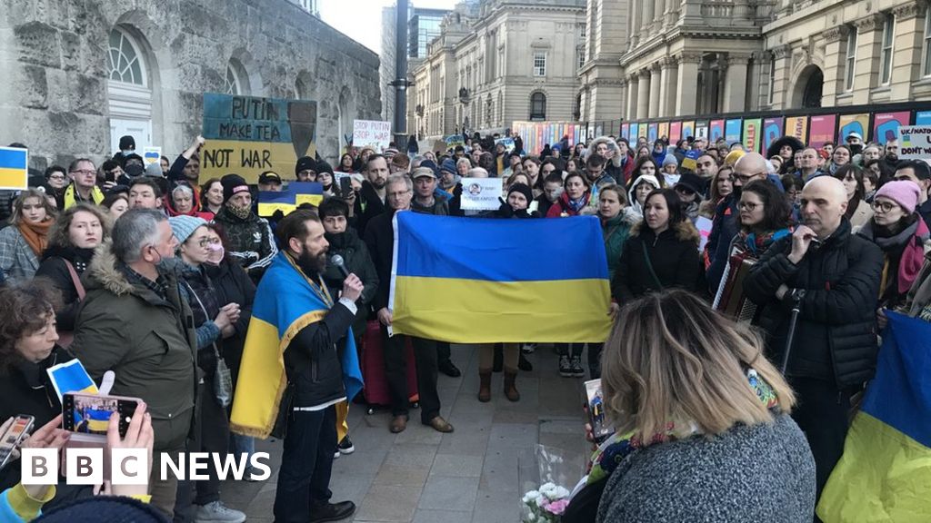 Ukraine conflict: Polish community holds Birmingham vigil