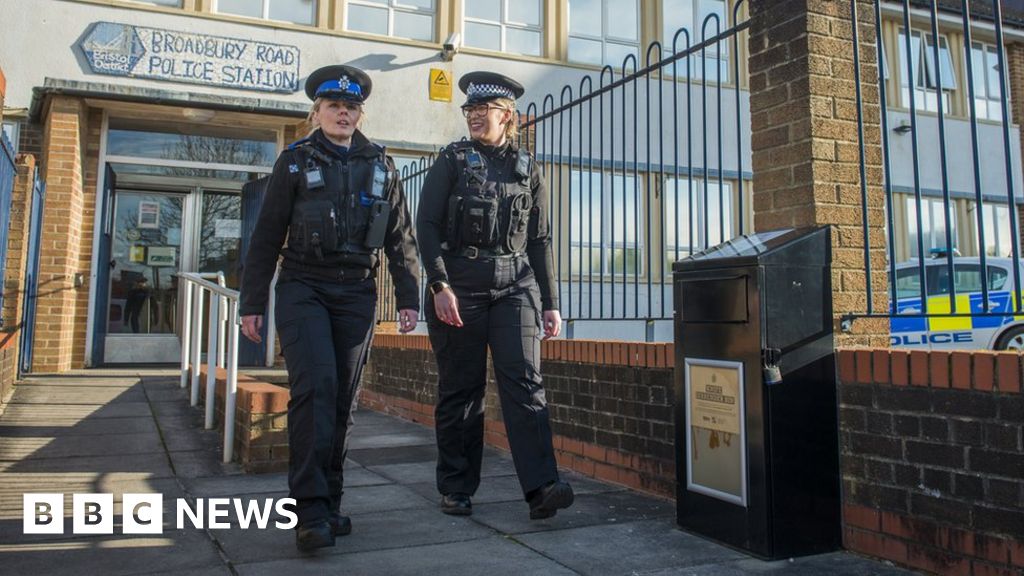 Mikey Roynon stabbing: Police target knife crime in Bath - BBC News