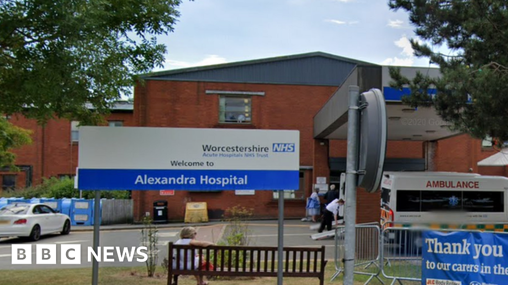 Forceps left in patient following Alexandra Hospital operation