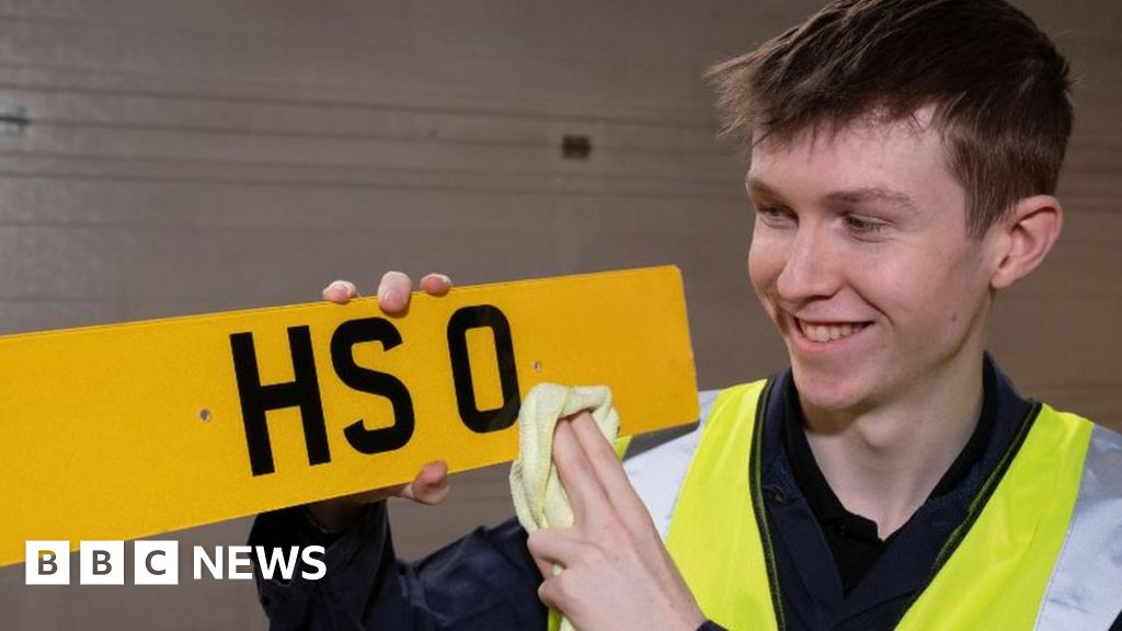 The man with 7,000 licence plates - BBC News