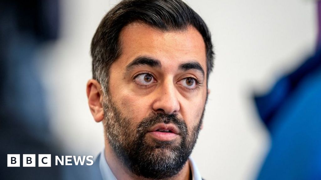 Humza Yousaf calls on Suella Braverman to resign over protests