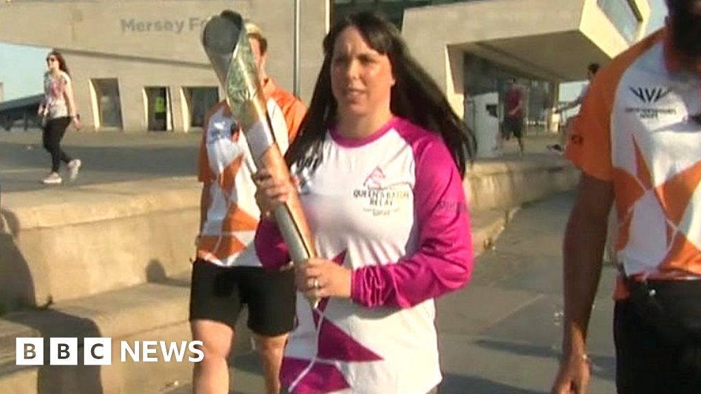 Commonwealth Games Beth Tweddle joins Queen's Baton Relay in Liverpool