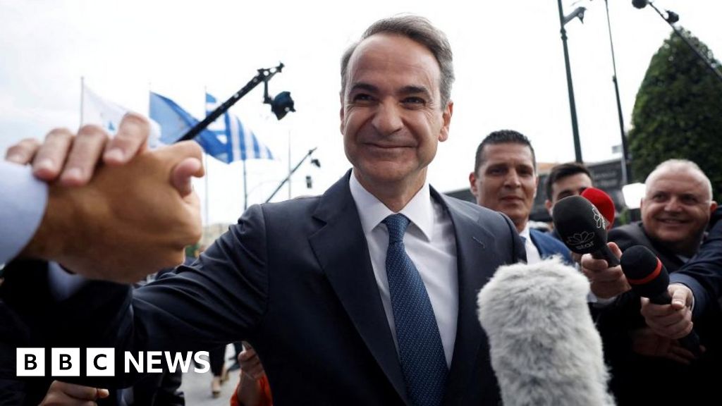 الانتخابات اليونانية: ميتسوتاكيس من يمين الوسط يتجه نحو أغلبية ضئيلة