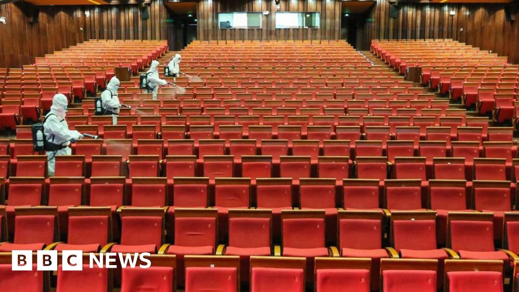 Thousand of cinemas in China under threat of closure - BBC News