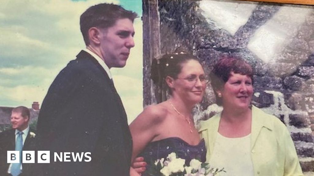 La familia Caldicott espera encontrar a su hijo desaparecido James Nutley después de 19 años.