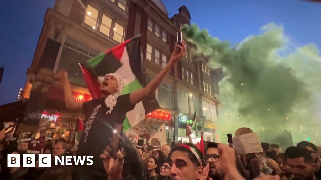 Palestinian protests: 'We will have a home to return to one day' - BBC News