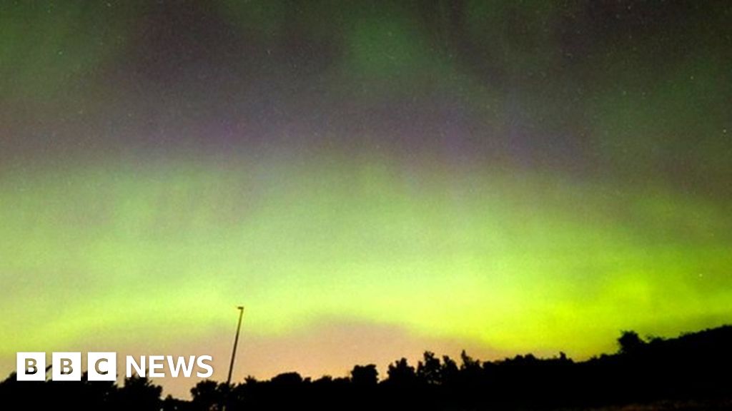 Northern Lights captured in Minneapolis, US BBC News