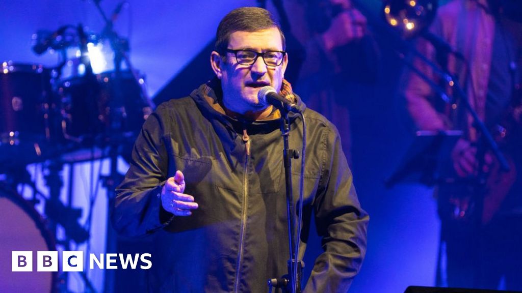 Paul Heaton pays for fans’ drinks to mark Scarborough gig