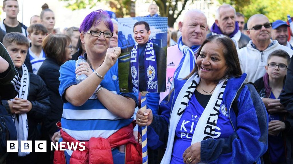 Leicester City helicopter crash: walking to honor of the victims
