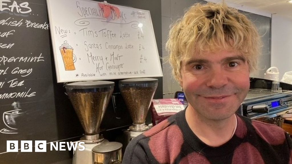 独立摇滚明星蒂姆伯吉斯提供咖啡帮助无家可归者