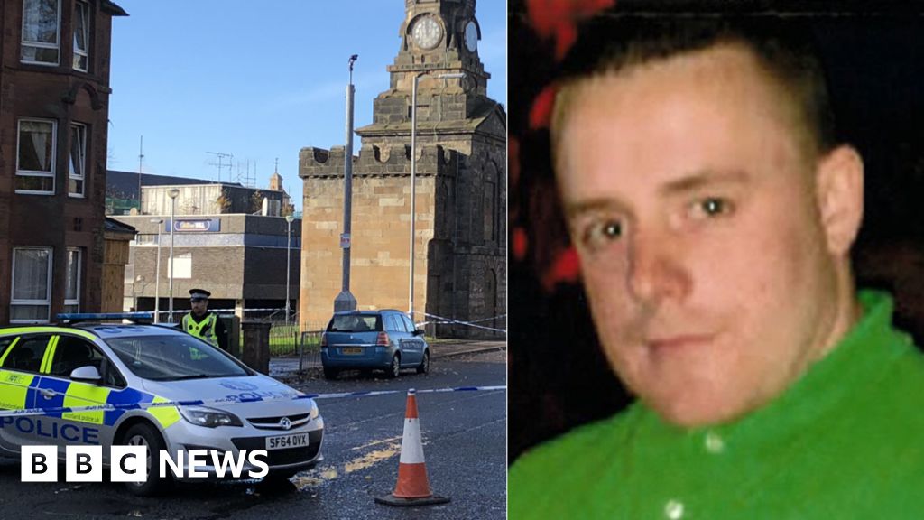 Two men hunted over knife murder in Pollokshaws street - BBC News