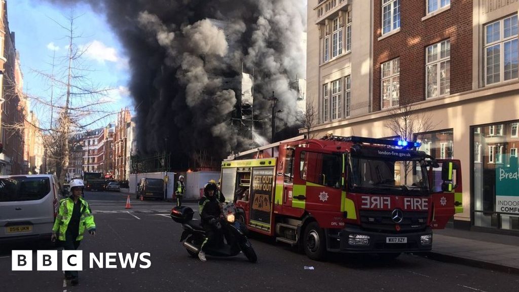 Great Portland Street fire: Crews tackle building site blaze - BBC News