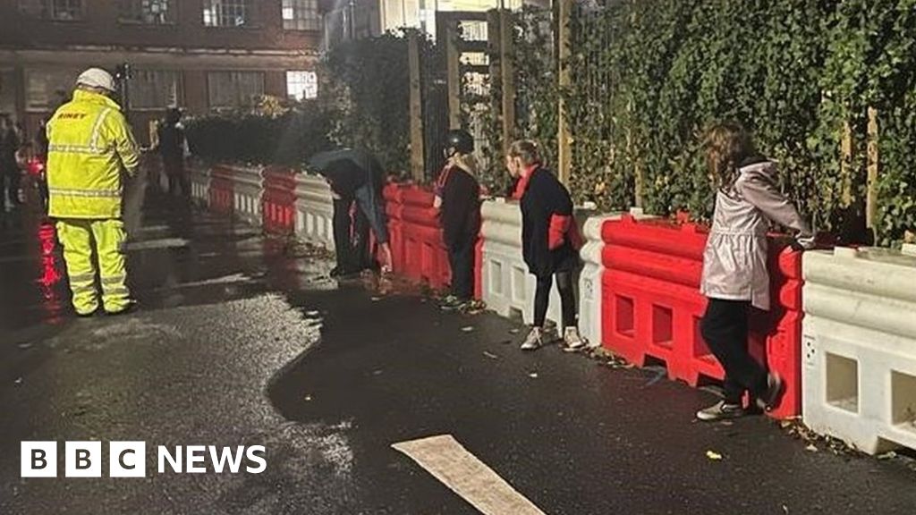 Tower Hamlets: Children stop play space from being dismantled