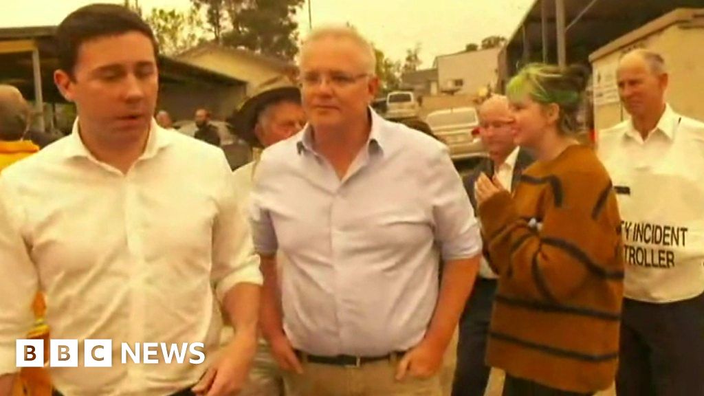 Australia fires: Morrison heckled by bushfire victims