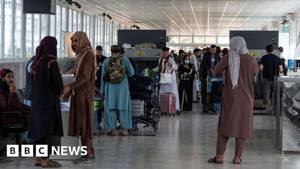 Талибаните спират афганистански студентки, напускащи страната, за да учат в Дубай