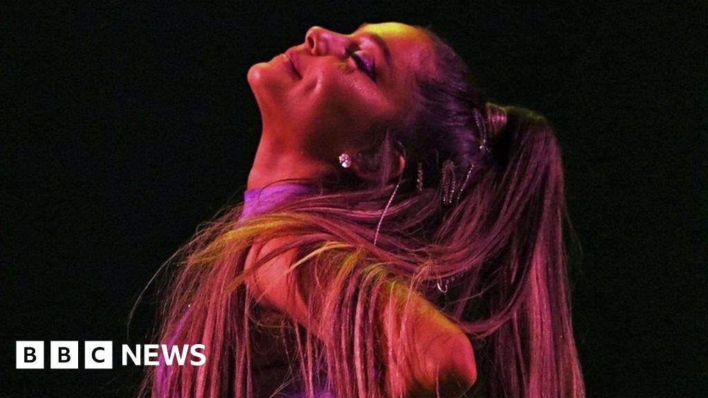 Ariana Grande Kicks Off Sweetener World Tour In New York