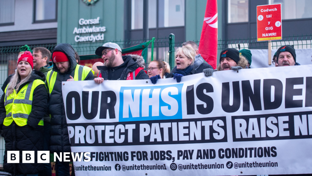 NHS Strikes: Unite ambulance staff on second day of strike