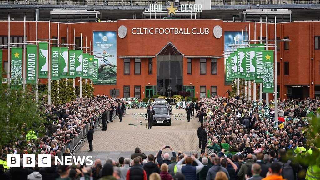 Watch: Thousands pay tribute to Billy McNeill