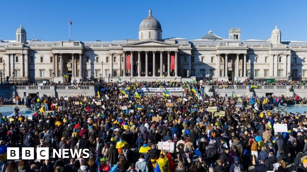 Russians join Ukrainians in Trafalgar Square to condemn invasion