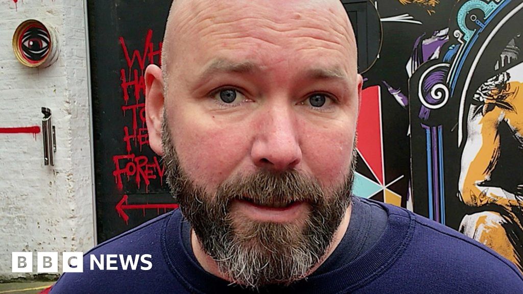 CEO Secrets: Burger boss says reach out to your heroes - BBC News