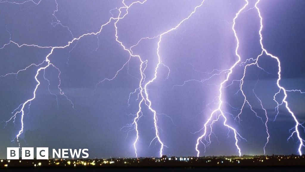 Met Office Issues First Thunderstorm Warning - BBC News