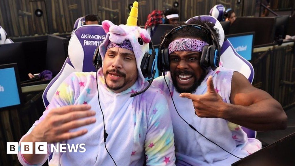 E3 Fortnite Fans Flock To First Live Stadium Tournament Bbc News