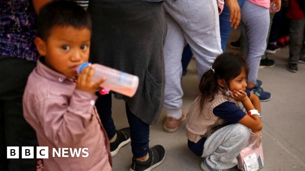 Big rise in numbers of migrant children on Mexico-US border