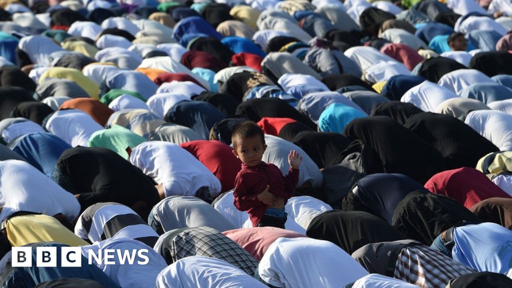 Muslims around the world celebrate Eid al-Adha festival 