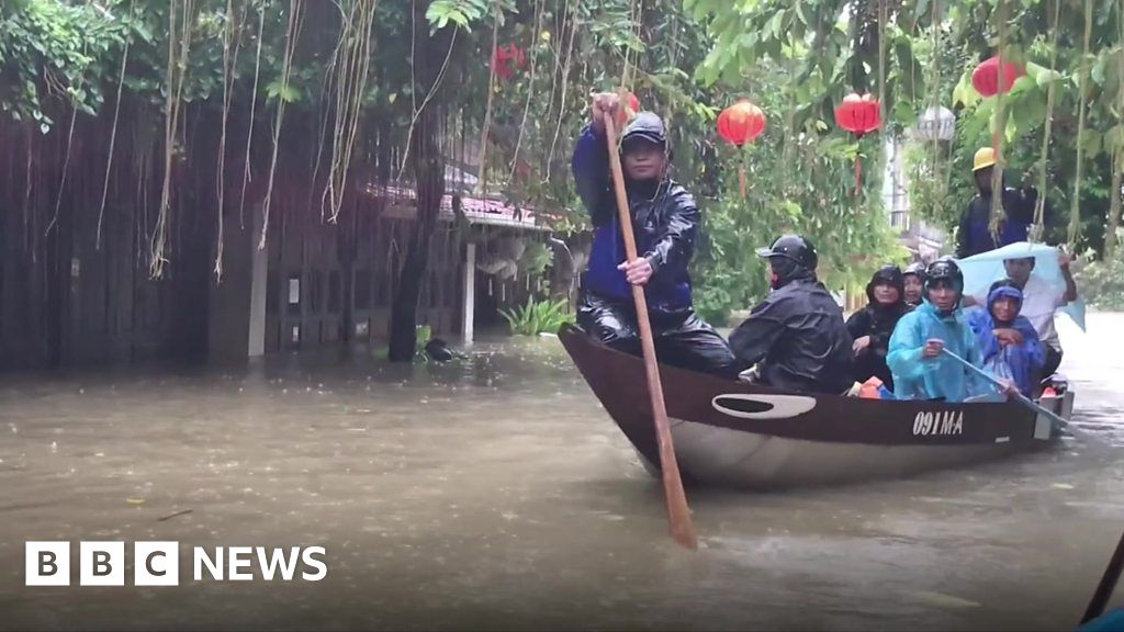 Vietnam floods: Deadly Typhoon Damrey causes chaos - BBC News