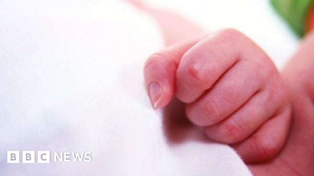 Paramedic tells baby death inquiry of equipment gaps