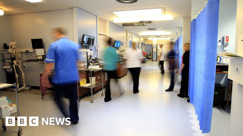 Hospitals told to free up beds for ambulance strike
