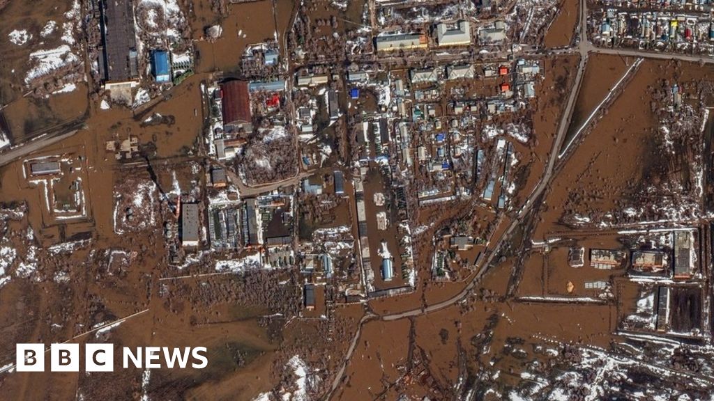 Наводнения в Русия: река Урал достигна критично ниво в Оренбург