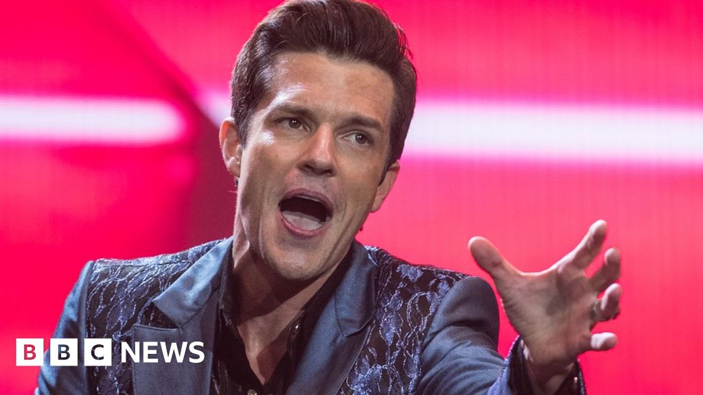 The Killers se disculpan por ofender a los fanáticos en Georgia con la declaración del «hermano» ruso