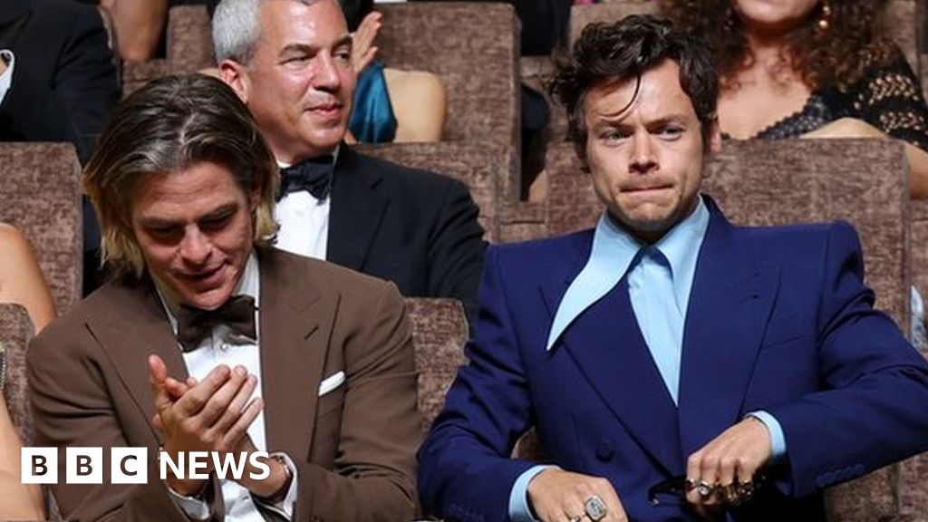 Harry Styles jokes on stage about Chris Pine's 'spitting' story