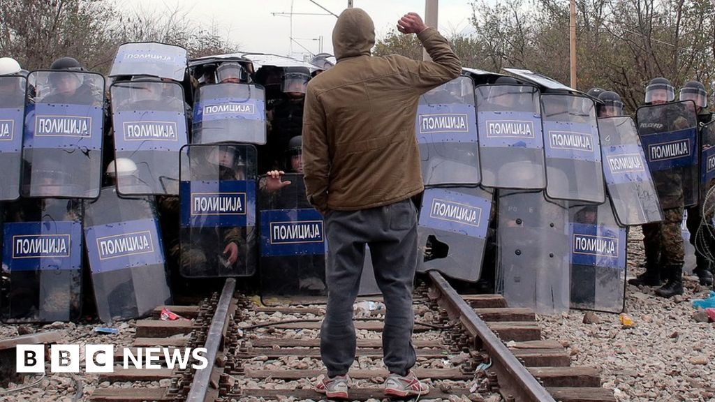 Stranded Migrants Battle Police On Greece Macedonia Border Bbc News