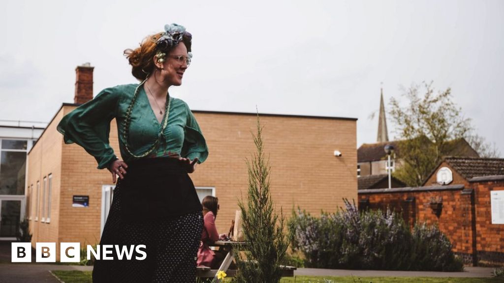 Gloucester costume project to showcase heritage of city BBC News