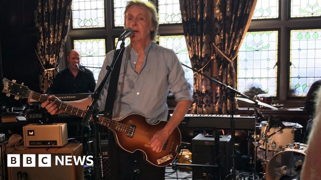 Sir Paul McCartney plays Beatles and Wings hits to pub crowd BBC News