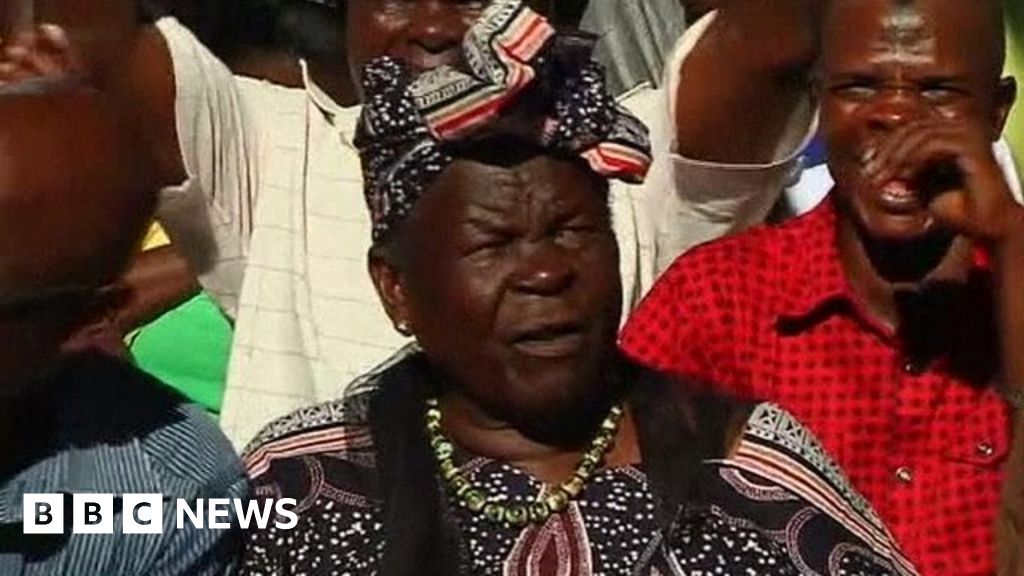 Obama stepgrandmother's victory dance in Kenyan village BBC News