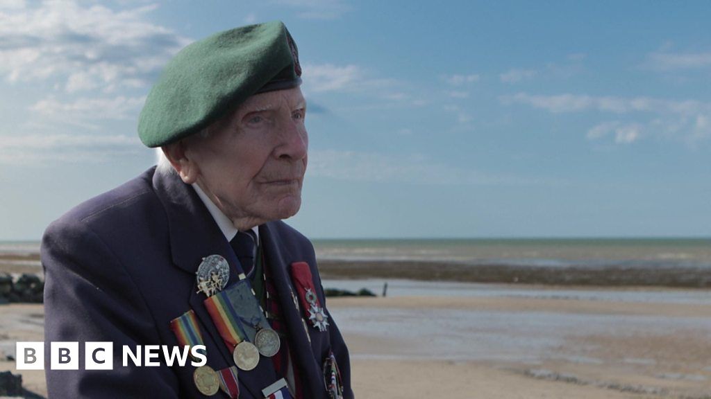 D-Day anniversary: Emotional surprise for veteran in lockdown thumbnail