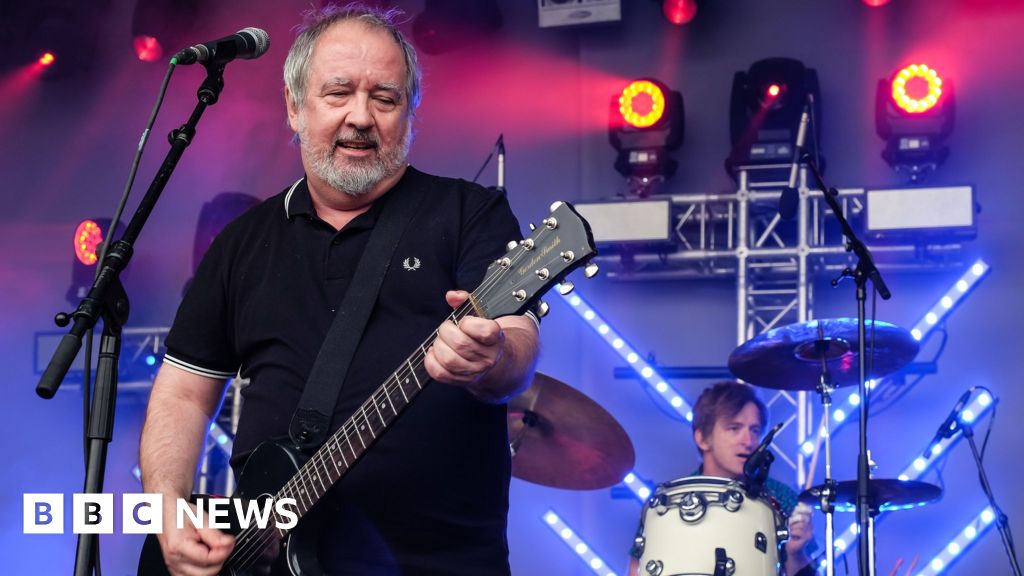 Buzzcocks singer Pete Shelley dies at 63