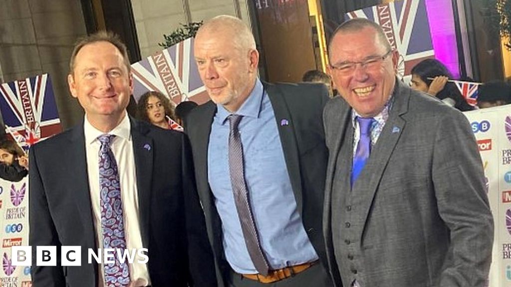 Three Dads Walking: Trio honoured with Pride of Britain award - BBC News