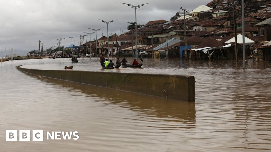 Nigeria floods: 'Overwhelming' disaster leaves more than 600 people dead