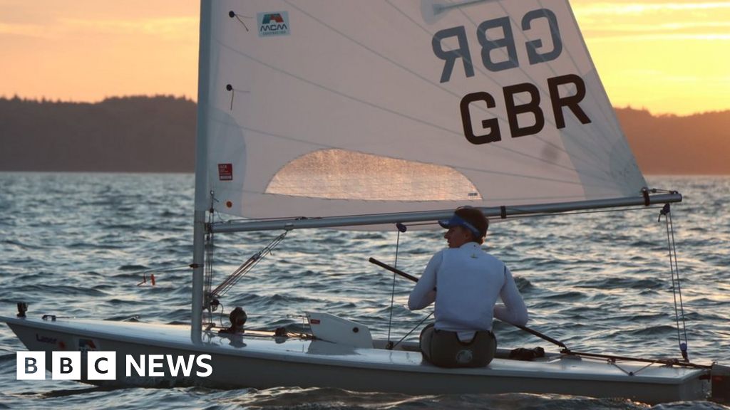 Isle of Wight sailor claims dinghy sailing record BBC News
