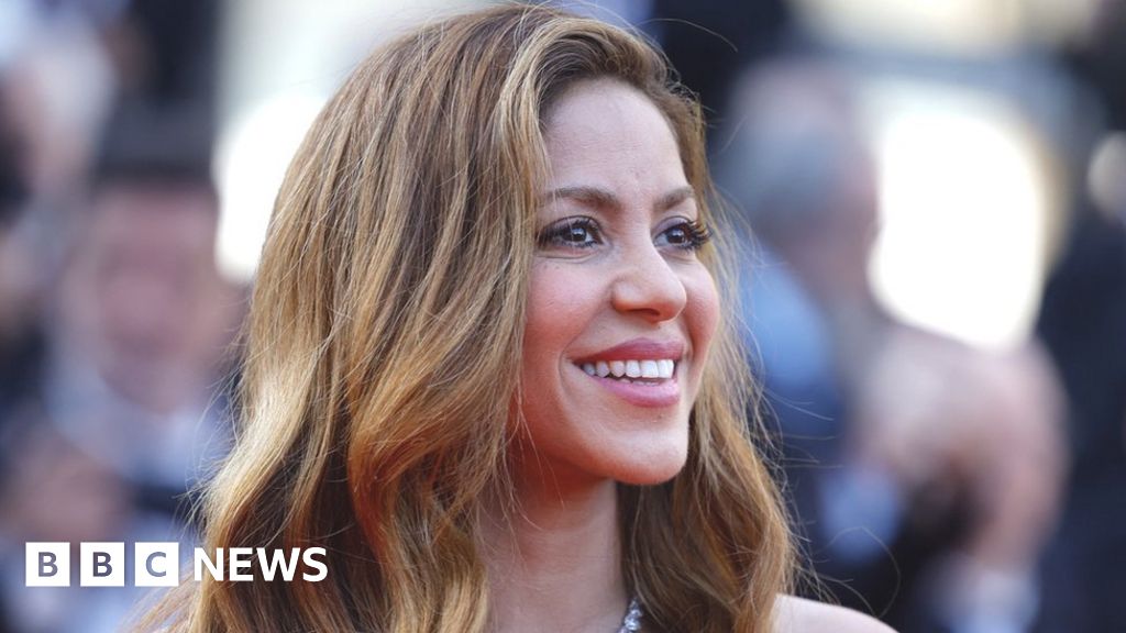 Shakira: Prosecutor seeks eight-year sentence for star over tax evasion