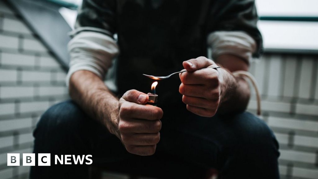 Drug Addicts In Glasgow To Be Offered Help To Cut Deaths Bbc News 