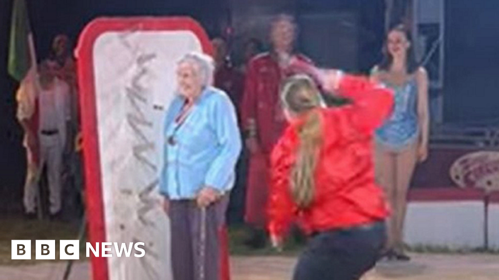 Woman, 99, realises dream of facing circus knife thrower - BBC News